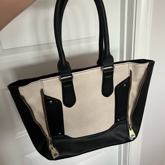 Purse - Picture 3 of 4